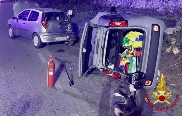 Incidente stradale sulla Provinciale 127: due feriti, al lavoro i vigili del fuoco