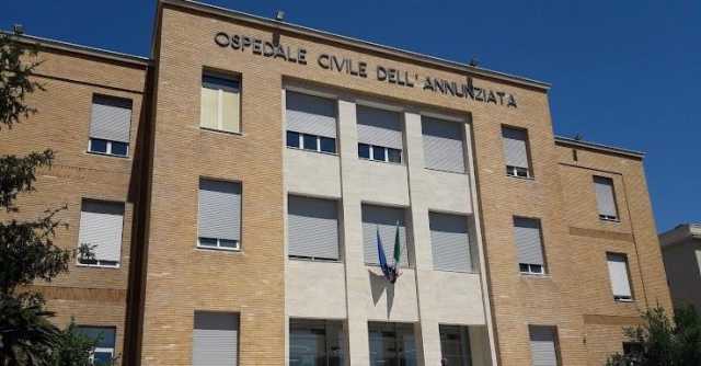 Cosenza, due fratellini ricoverati con segni di lesioni e percosse: indagate mamma e nonna