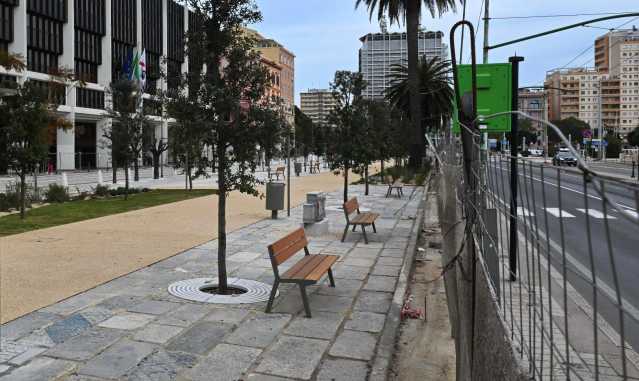 Cagliari, è la settimana della nuova via Roma: spuntano altre panchine (ma sono fronte strada)