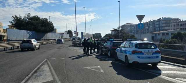 Cagliari, anziano in difficoltà cammina sull'Asse mediano: salvato dalle forze dell'ordine 