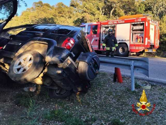 Neoneli, auto fuori strada sulla statale 388: un ferito