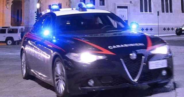 Insegue la madre con una chiave inglese e minaccia di incendiare la casa: paura a Villacidro