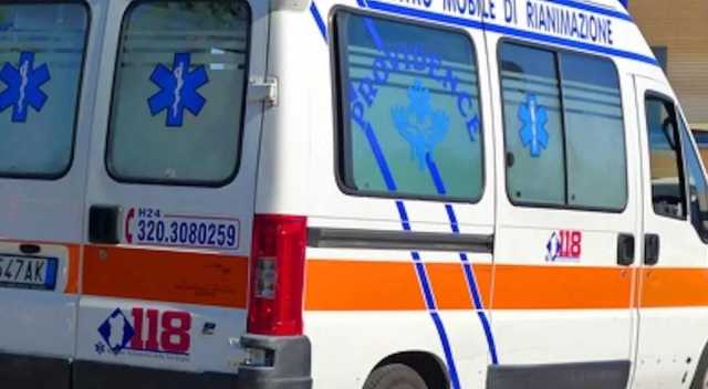 Scontro tra furgone della polizia penitenziaria e autocompattatore: un ferito a Macchiareddu