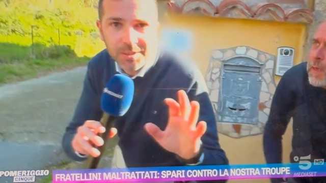 Fratellini maltrattati a Cosenza: spari contro l'inviato di Pomeriggio 5