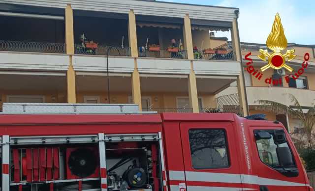 Paura ad Alghero, incendio in un appartamento: fiamme partite da una fuga di gas 