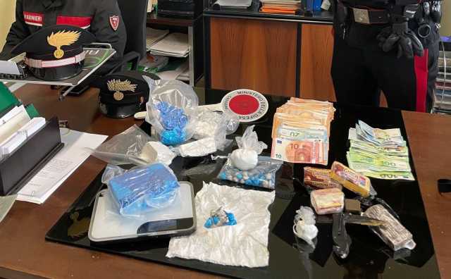 Operazione antidroga ad Assemini: 58enne sorpreso con cocaina, hashish e oltre 16mila euro in contanti