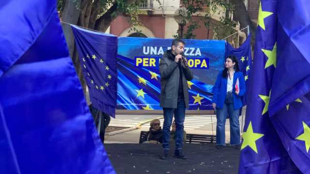 L'Europa in piazza del Carmine, il sindaco Zedda sul palco: 