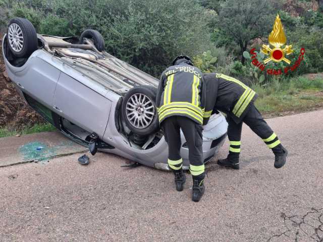 Auto si ribalta tra Villagrande e Tortolì: giovane di Urzulei in codice rosso