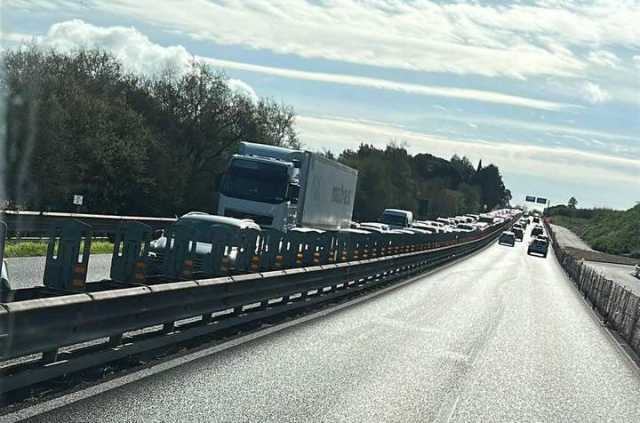 Incidente sulla statale 131 dir alle porte di Cagliari: traffico bloccato