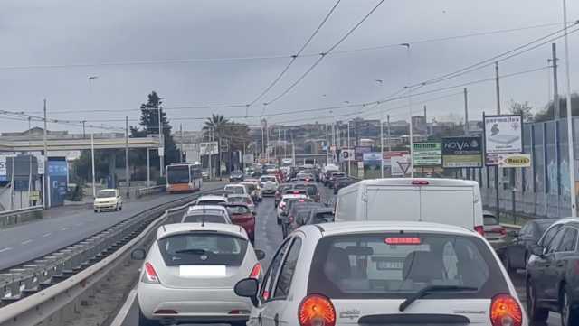 Cagliari, viale Marconi incubo quotidiano: lavori e pioggia, code infinite (Video)