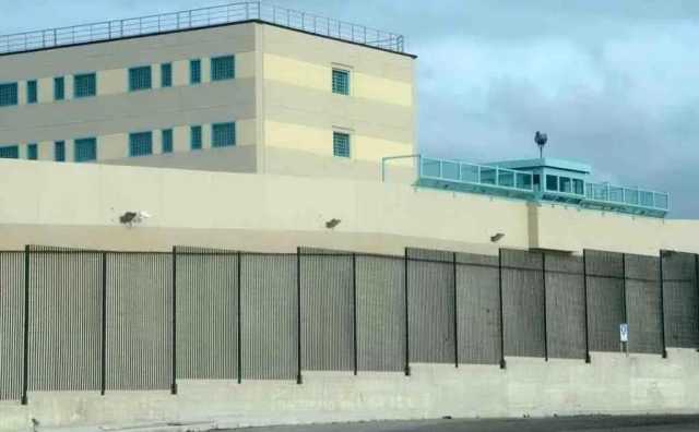 Carcere di Sassari, detenuto colpisce con pugno al volto un agente