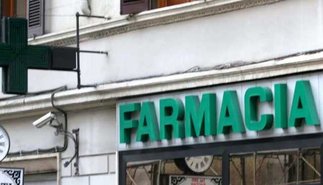 Farmacisti contro Federfarma: 