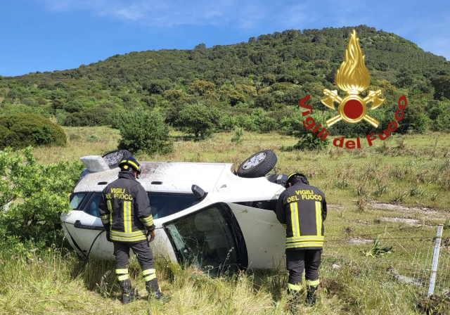 Grave incidente a Macomer, auto finisce fuori strada sulla 131: una donna trasportata in elisoccorso