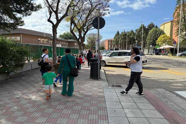 Sicurezza stradale, un “pedibus” per la scuola dell’infanzia di via Dublino a Cagliari