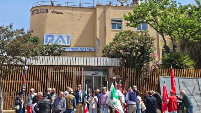 Pd e Cgil in protesta anche a Cagliari contro la Rai: 