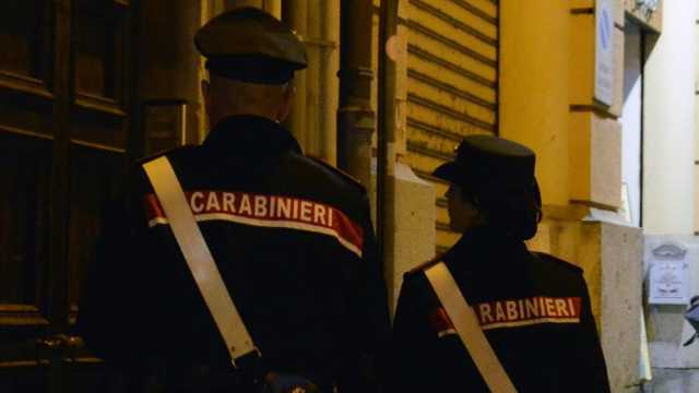 Blitz dei carabinieri in una 