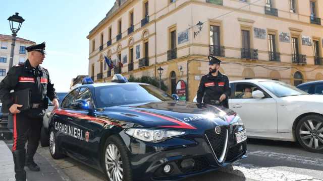 Accusata di maltrattamenti domestici, attacca anche i carabinieri: 53enne arrestata a Selargius