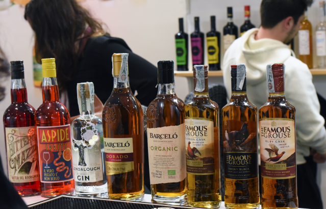 Cagliari, vendono alcol a un minore: chiuso dalla polizia un locale del centro storico