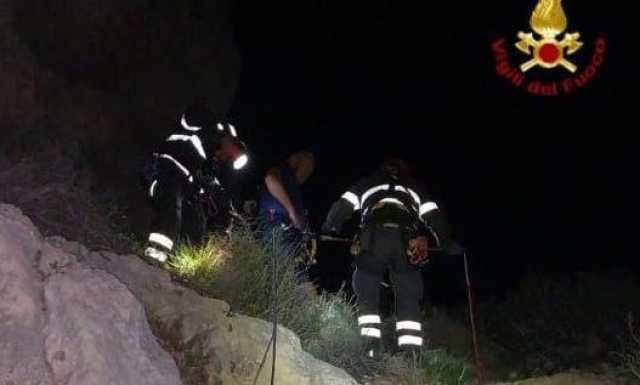 Cagliari, paura per un turista bloccato su un sentiero a Cala Fighera: l'intervento di soccorso