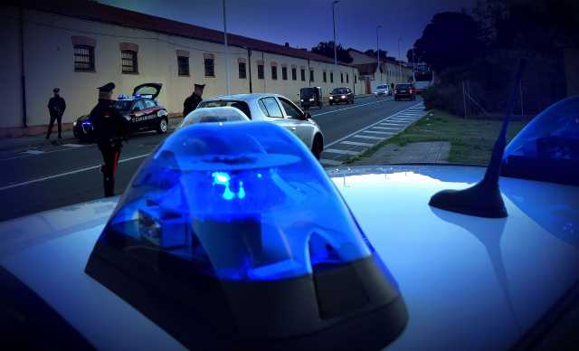 Aggressione a Cagliari: ventiseienne ferita con arma da taglio