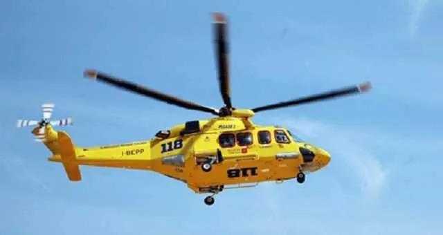 Scontro fra auto e moto sulla 125 a Siniscola: sul posto l'elicottero