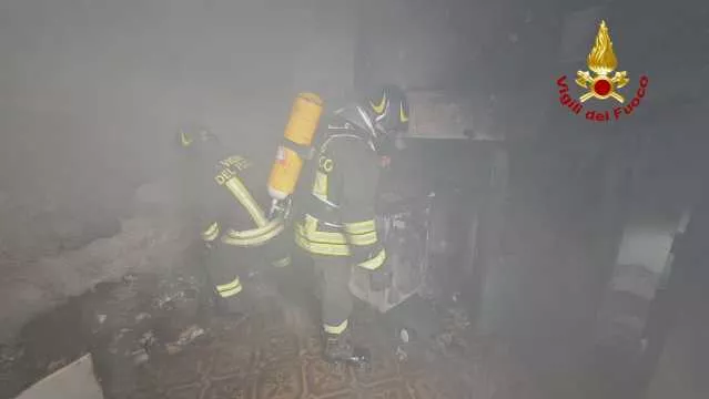 Paura a Orani, scoppia un incendio in una casa: 