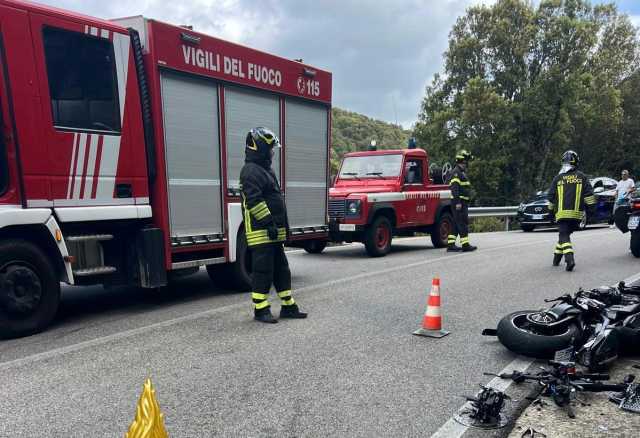 Grave incidente sulla provinciale 31 a Tonara, scontro auto-moto: cenaturo soccorso con l'elicottero