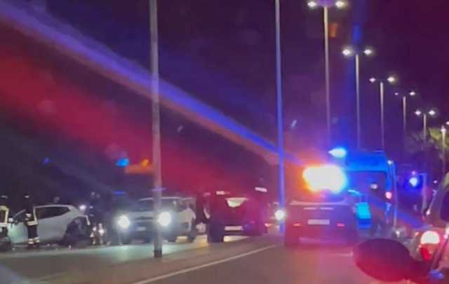 Violento scontro fra tre auto al Poetto di Quartu: ci sono feriti (video)
