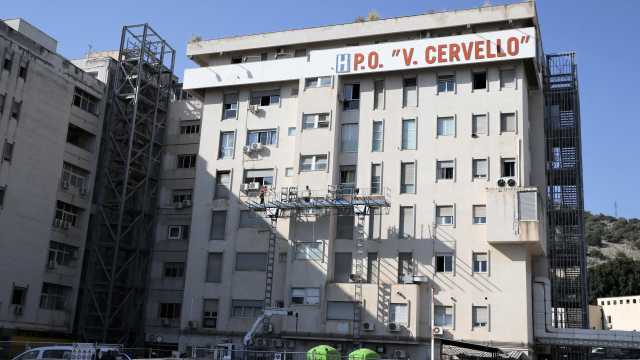 Palermo, crede la moglie morta e insieme ai figli strangola una guardia del pronto soccorso
