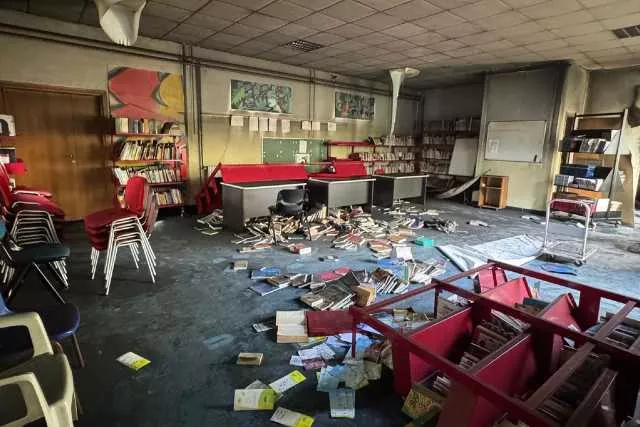 Incendi dolosi, furti e distruzione: vandali scatenati a Cagliari. Zedda: 