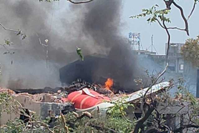 Aereo diretto a Londra precipita con 242 persone a bordo: il tragico incidente in India