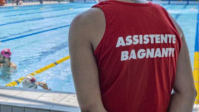 Bimba di 8 anni muore annegata in piscina: il dramma in un parco acquatico in Calabria 