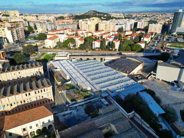 Mercato di piazza Nazzari, oscurata una parte della copertura del tetto per combattere il caldo