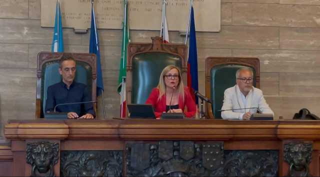 Cagliari, rifiuti abbandonati e conferimenti scorretti: 