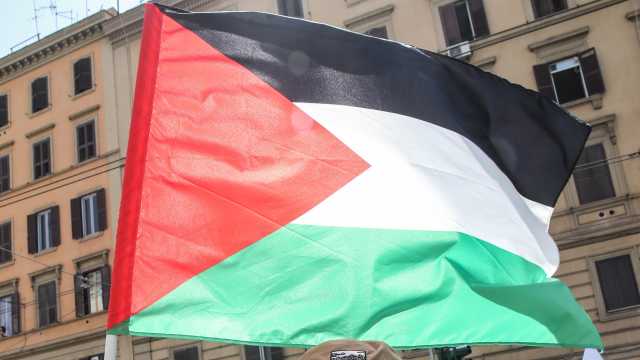 Il comune di Cagliari condanna Israele e sospende gli accordi commerciali