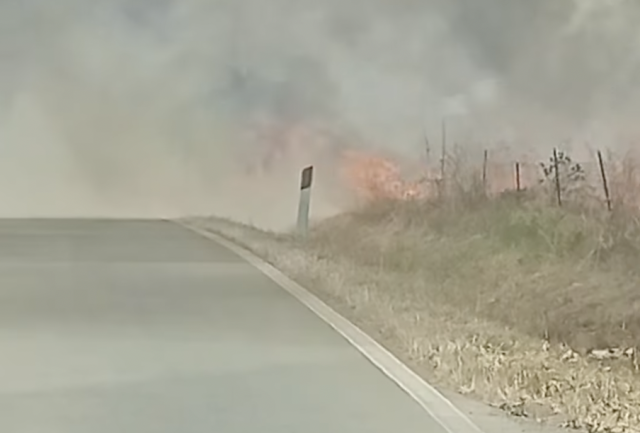Grosso incendio tra San Sperate e Sestu: operazioni di spegnimento ancora in corso