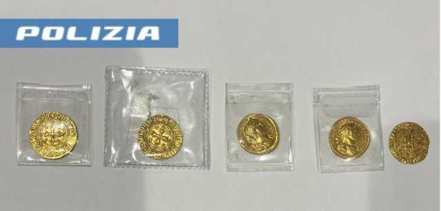 Antiche monete d'oro e d'argento in valigia, verso Monaco: denunciati due sardi