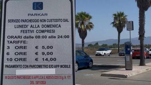 “Parcheggi a 14 euro al Poetto? Mi viene già voglia di andare via”: le interviste