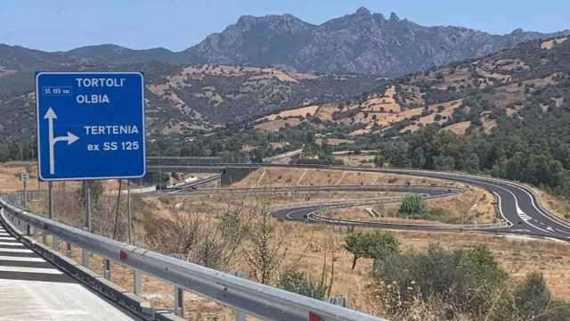 Rami sulla carreggiata: temporaneamente chiusa la Statale 125 dir a Tortolì