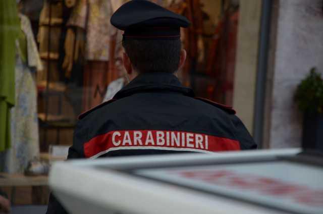 Minaccia e insulta l'ex compagna, poi aggredisce i carabinieri: 36enne arrestato a Sant'Antioco
