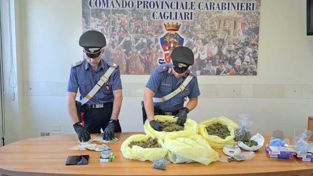 Cagliari, quasi due chili di Marijuana e hashish in casa: arrestato 37enne di Monserrato