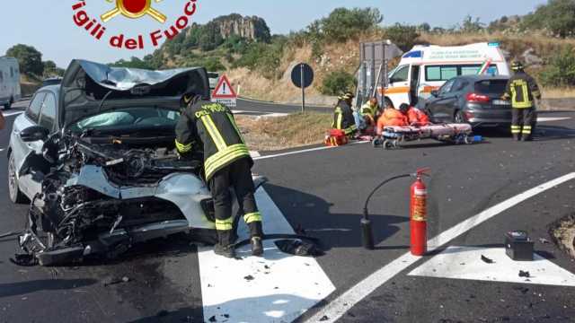 Schianto frontale al bivio tra 131 e 129bis: interviene anche l'elisoccorso