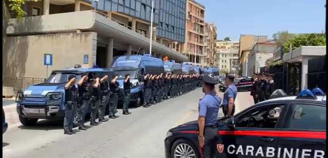 Carabiniere ucciso, anche a Cagliari i colleghi lo ricordano: sirene accese per Legrottaglie (VIDEO)