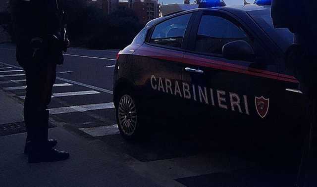 Tentato omicidio a Iglesias: colpisce il padre con un attizzatoio e cerca di strangolarlo