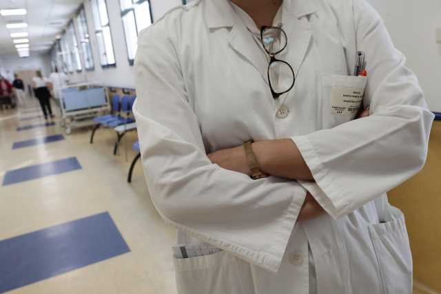Rientro in servizio dei medici in pensione, la consulta boccia il Governo: 