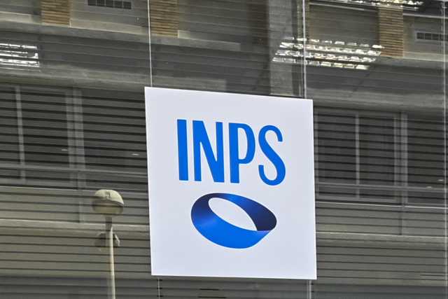 Terni, ex impiegata Inps versa 12 anni di falsi contributi al figlio: 400 euro di multa 