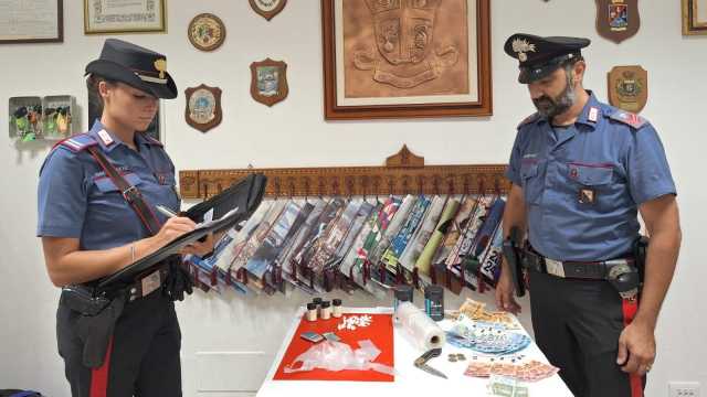 Cocaina e centinaia di euro in casa: spacciatore beccato in flagrante a Sestu