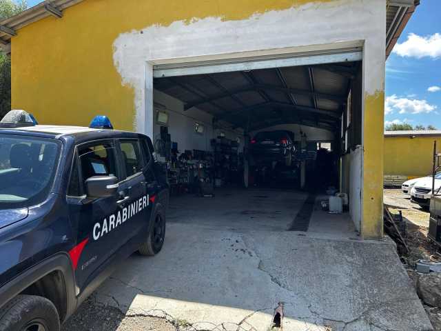 San Basilio, scoperta e sequestrata un'officina abusiva: c'erano anche rifiuti pericolosi