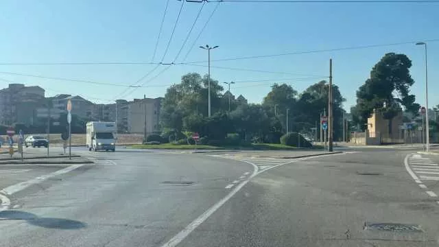 Tragico schianto a Cagliari: 69enne in codice giallo si aggrava e muore dopo ore