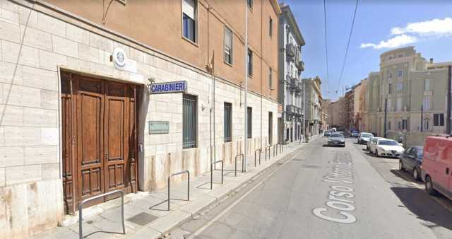 Cagliari, tenta di strappare la borsa a un pensionato davanti al comando dei carabinieri: arrestato